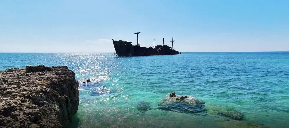 ادامه سفرهای زمینی پیشکسوتان آموزش و پرورش شیراز به جزیره زیبای کیش 12 و 15 دی